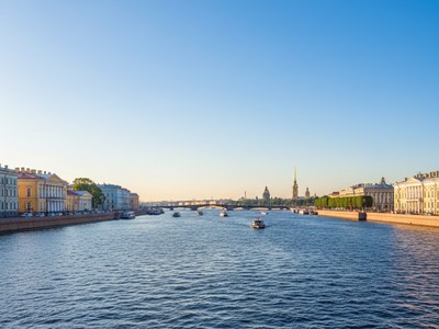 Аренда катера по Неве — главный маршрут Петербурга