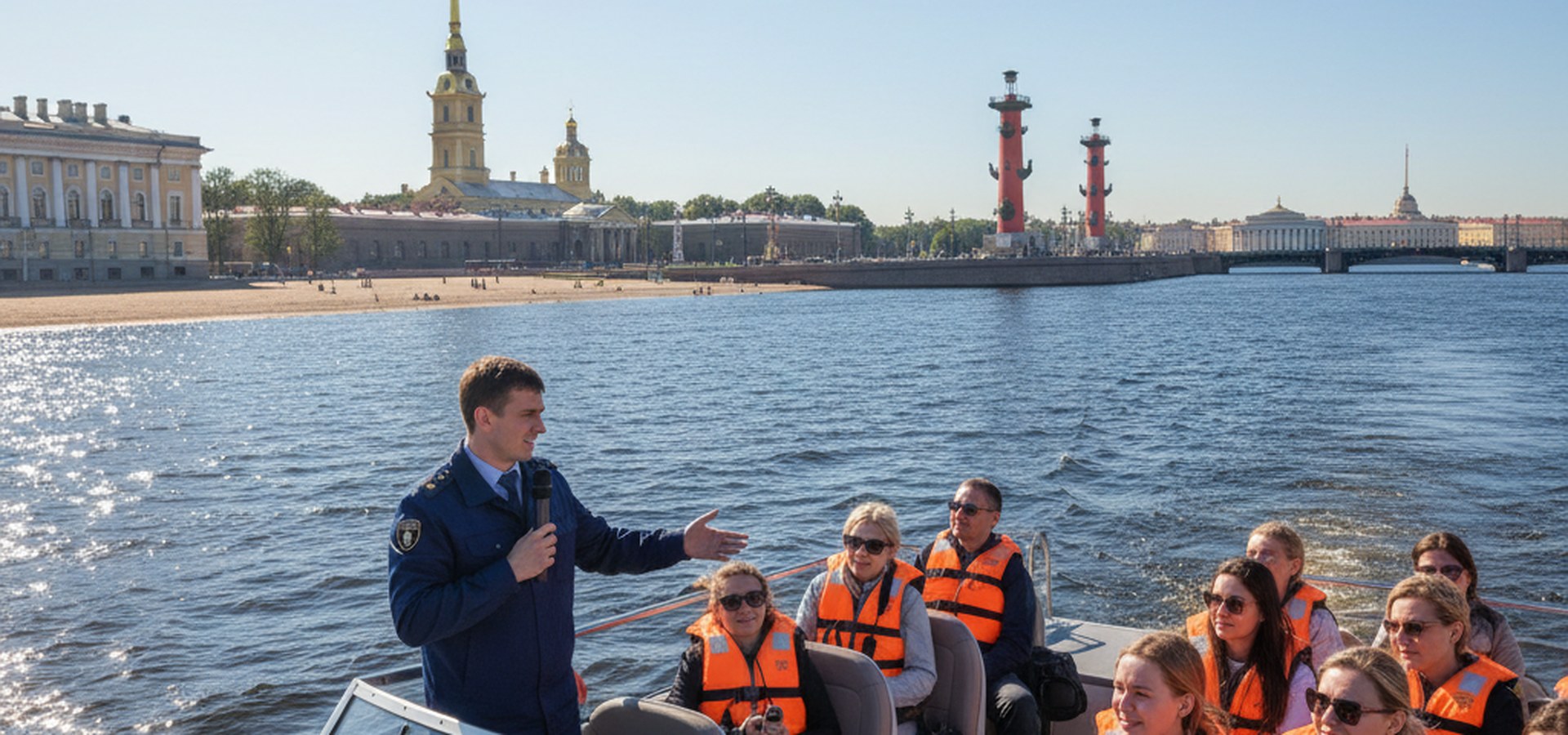 Экскурсия по Неве в Санкт-Петербурге — вид на Эрмитаж и Петропавловскую крепость