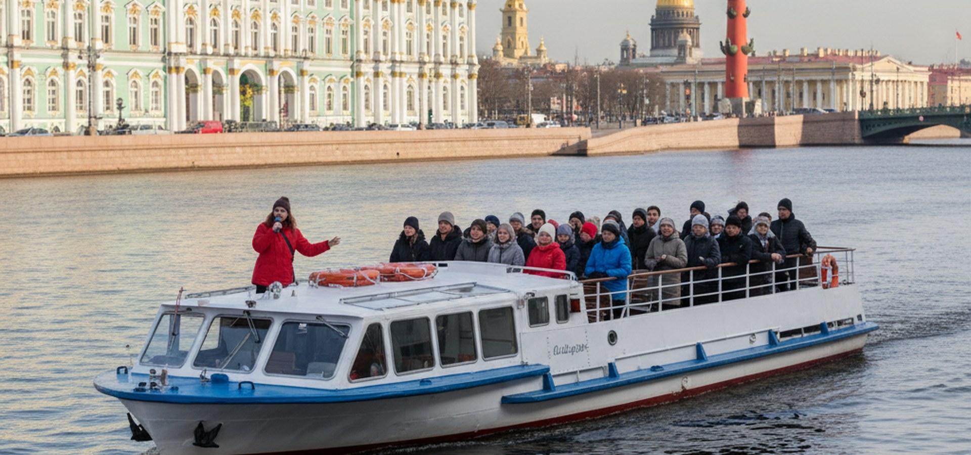 Обзорный рейс по Большой Неве мимо Эрмитажа и Стрелки Васильевского острова