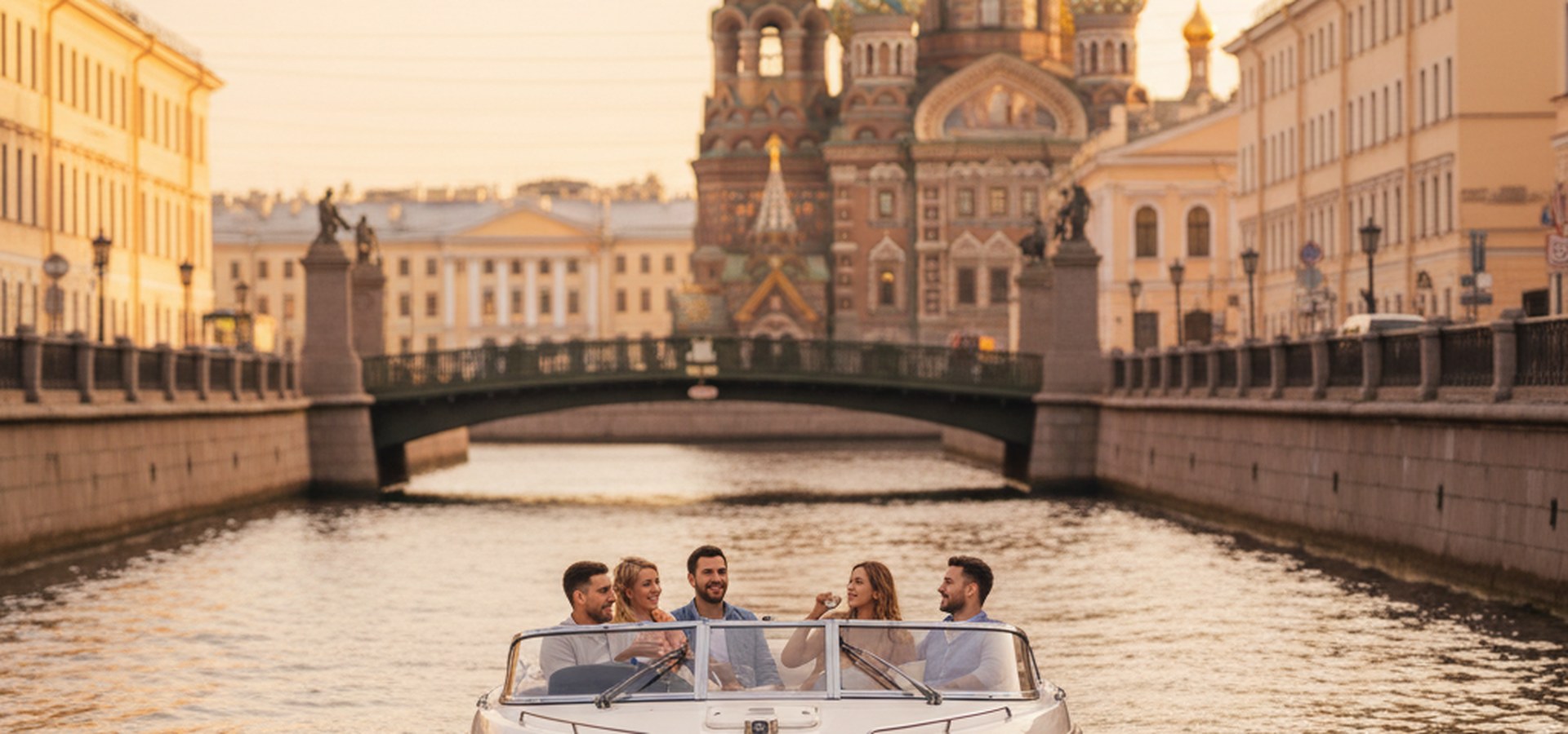 Аренда катера на 5 человек в Санкт-Петербурге — компактный катер для семьи на воде