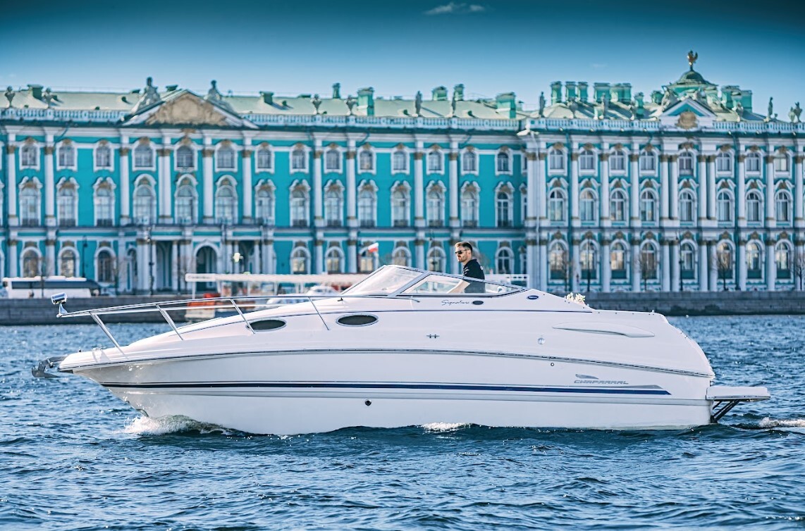 Катер Адмирал — катер для прогулки в Санкт-Петербурге