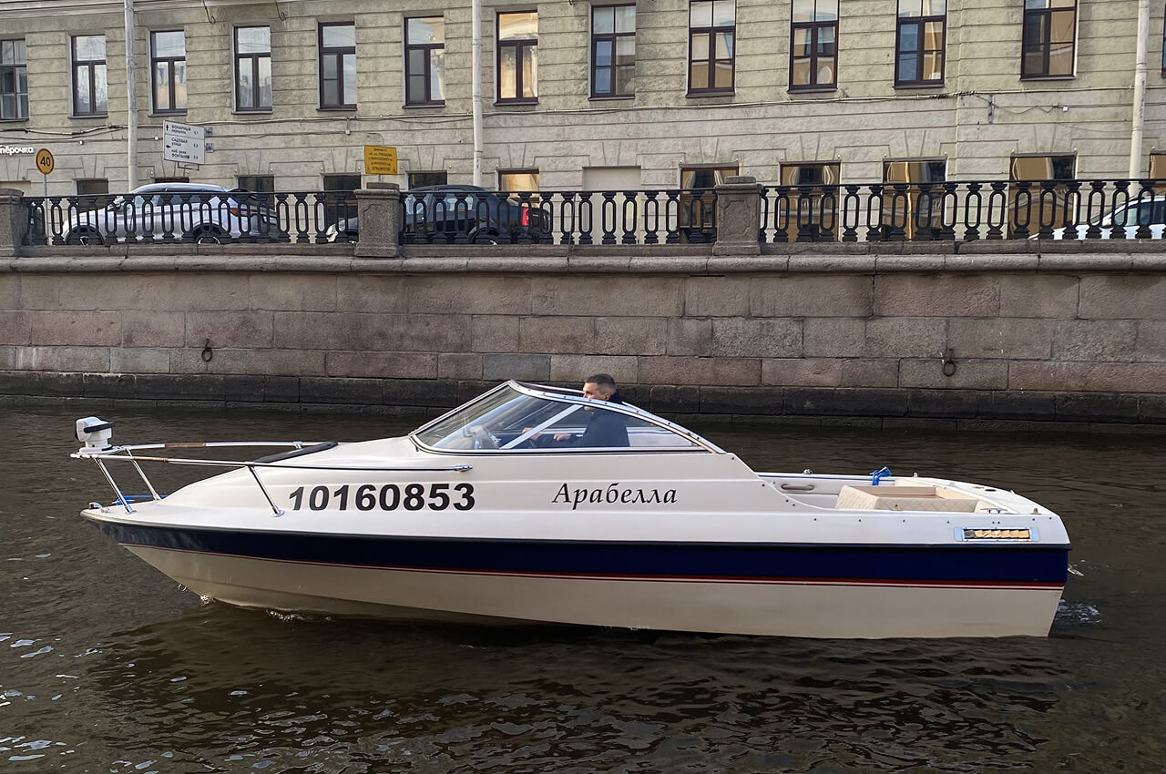 Катер Арабелла, катер для вечерней прогулки в Петербурге