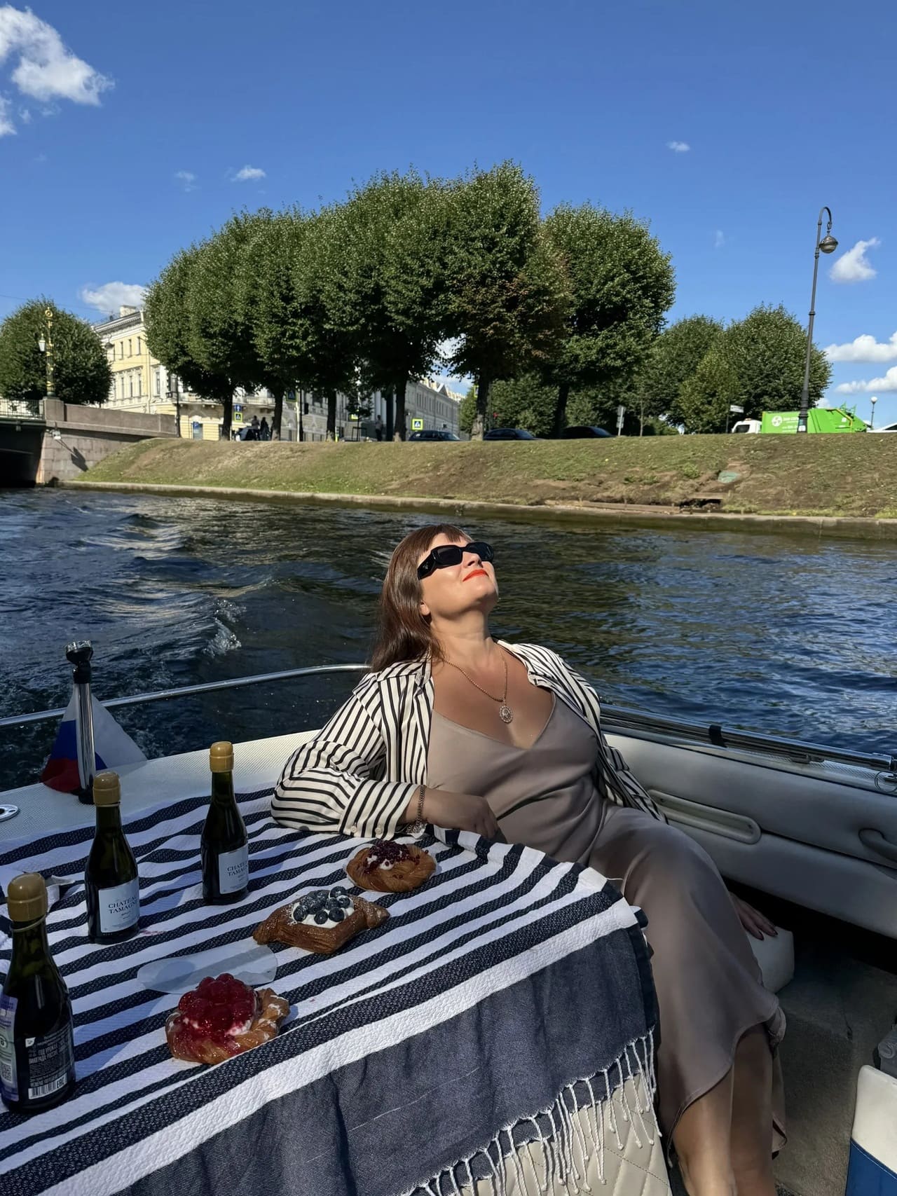 Катер Арабелла — прогулка по Неве на катере