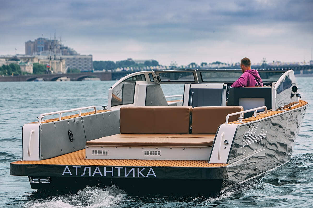 Катер Атлантика — аренда катера с капитаном СПб