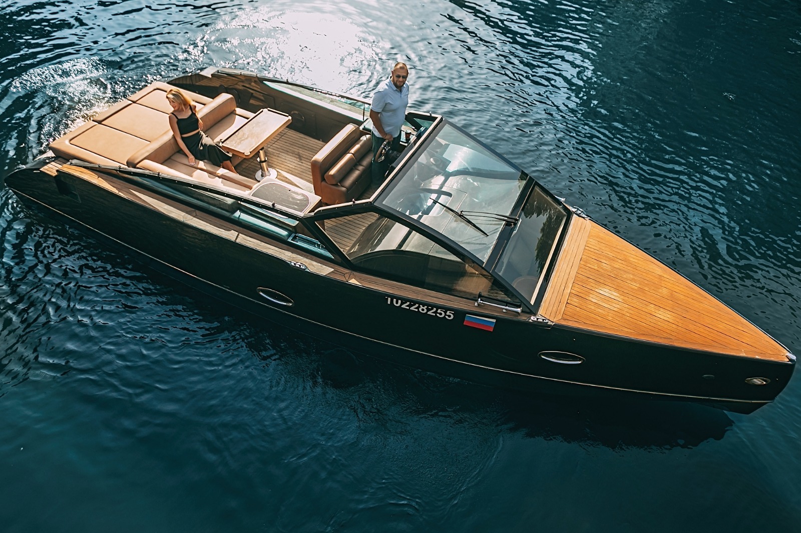 Катер Блэк Боат / Black Boat — аренда в Петербурге