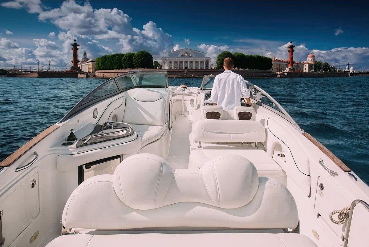 Катер Кроунлайн (Crownline) — аренда катера с капитаном СПб