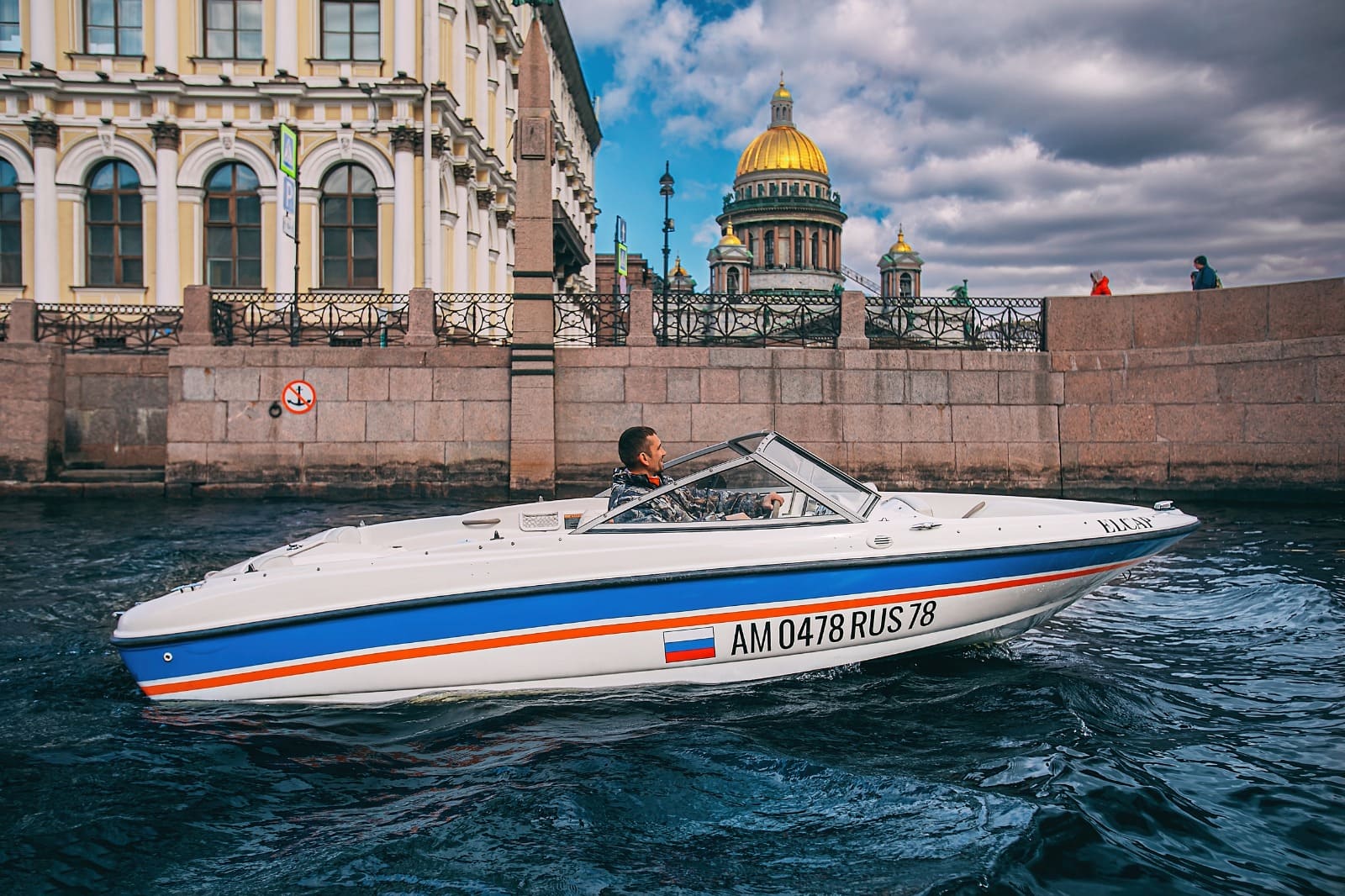 Катер Элькап — вид с борта на каналы Петербурга