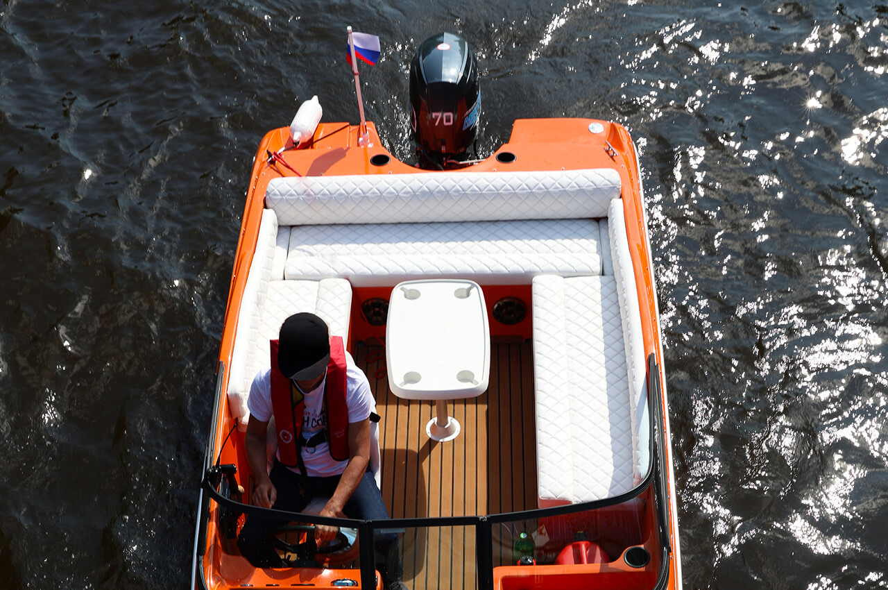 Катер Эрмес — аренда катера с капитаном СПб