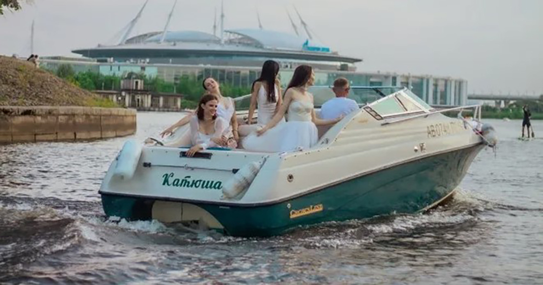 Катер Катюша — прогулка по Неве на катере