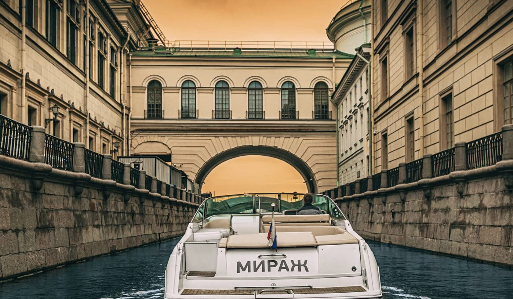 Катер Мираж — аренда катера в СПб