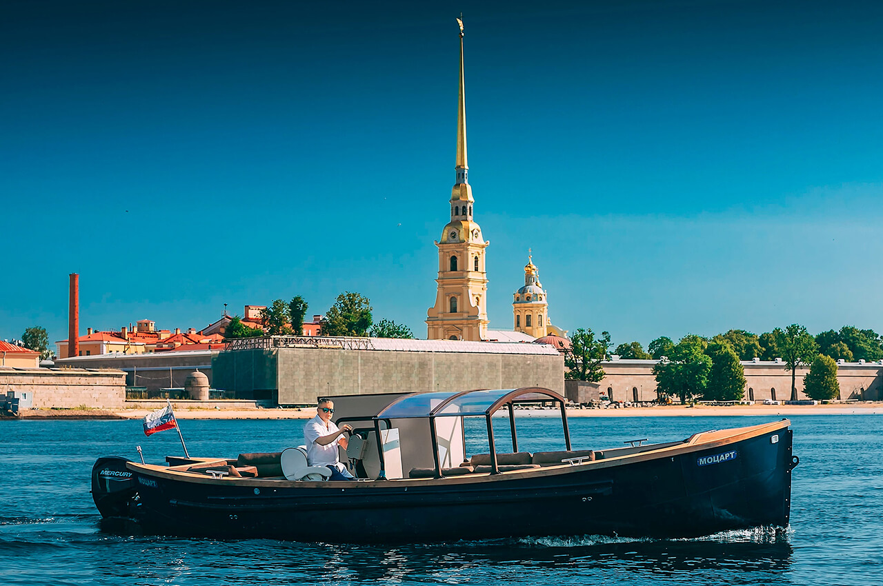 Катер Моцарт — аренда катера на 11 человек СПб