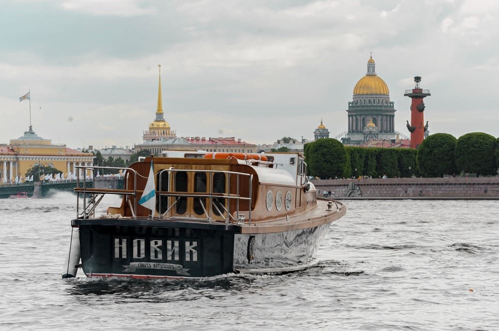 Катер Новик — аренда катера на 11 человек СПб