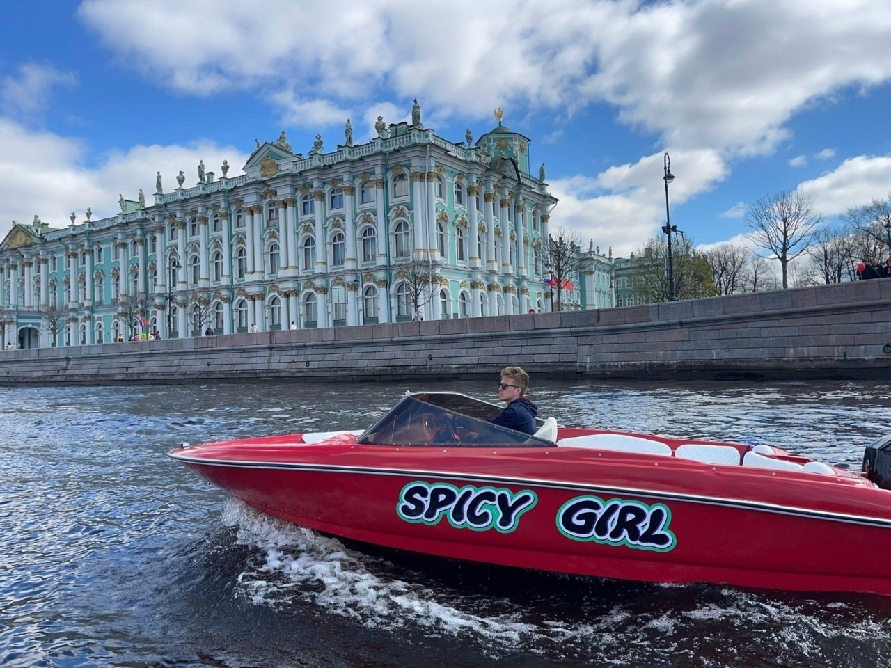 Катер Спайси Герл / Spicy Girl — аренда прогулочного катера
