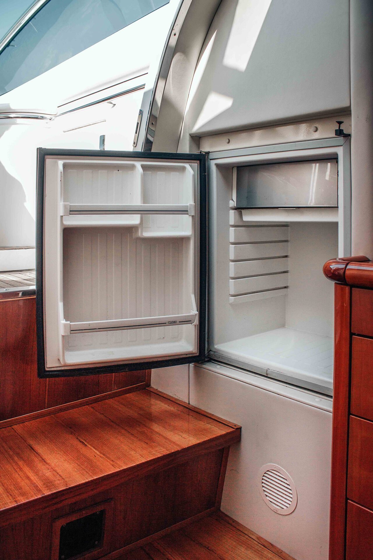 Катер Сансикер Sunseeker 48 — салон и зона отдыха