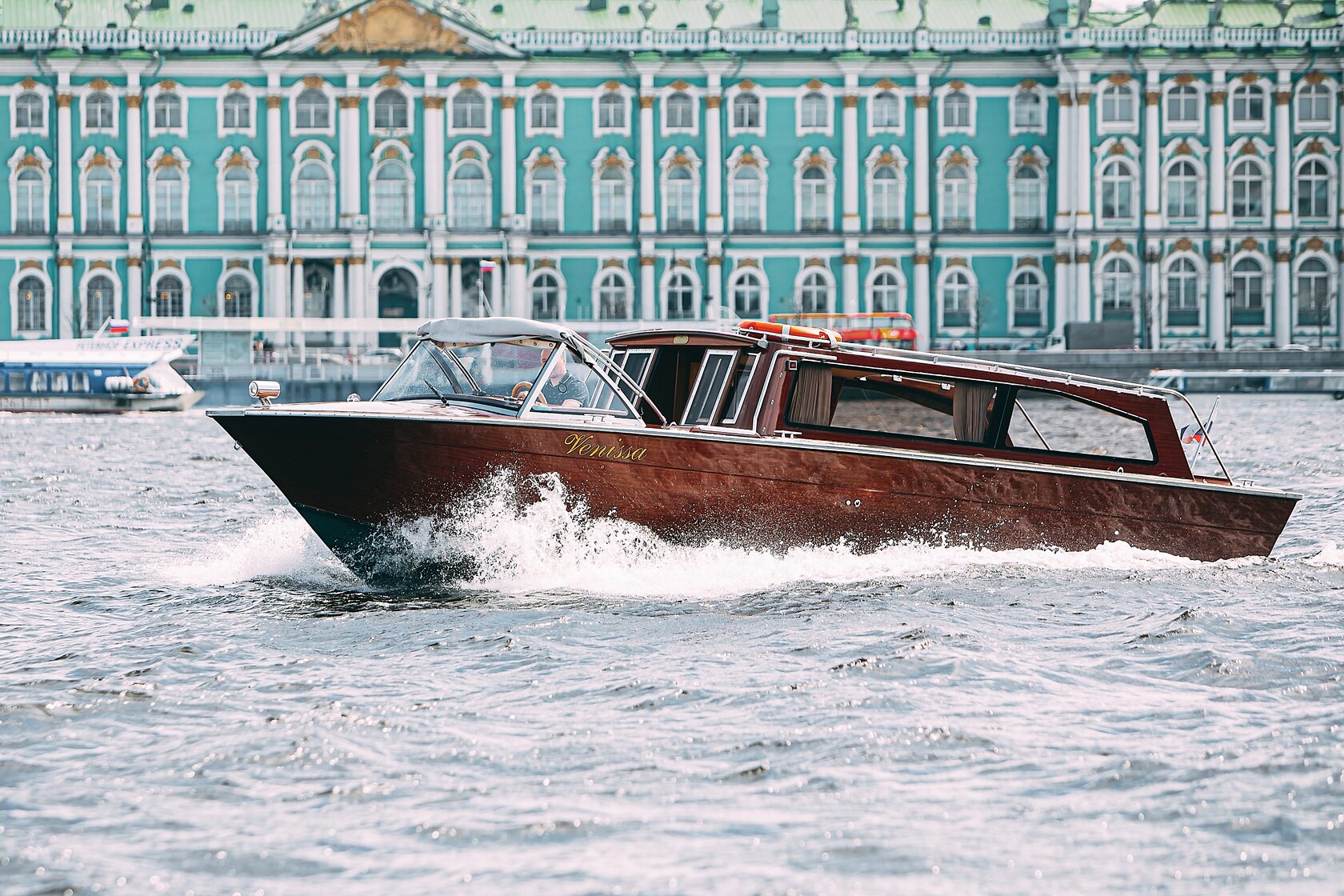 Катер Venissa — аренда катера в Санкт-Петербурге