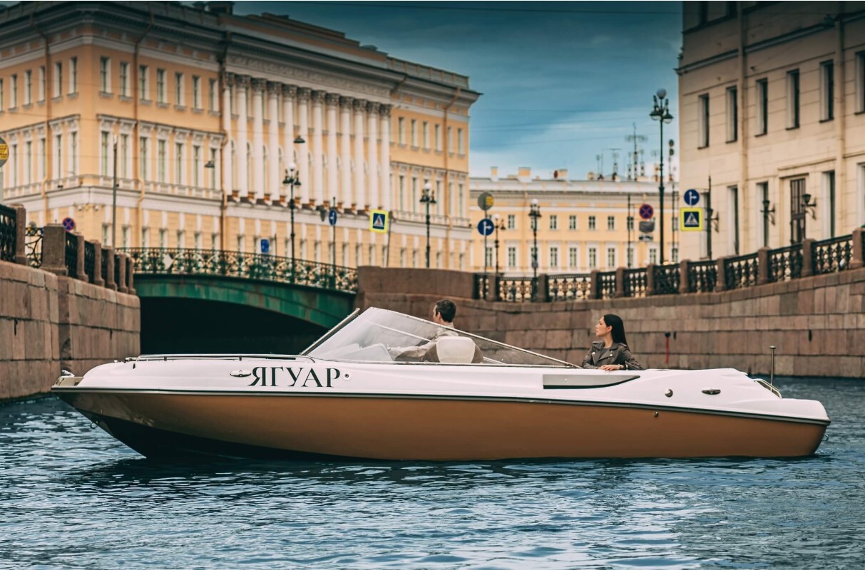 Катер Ягуар — катер для прогулки в Санкт-Петербурге