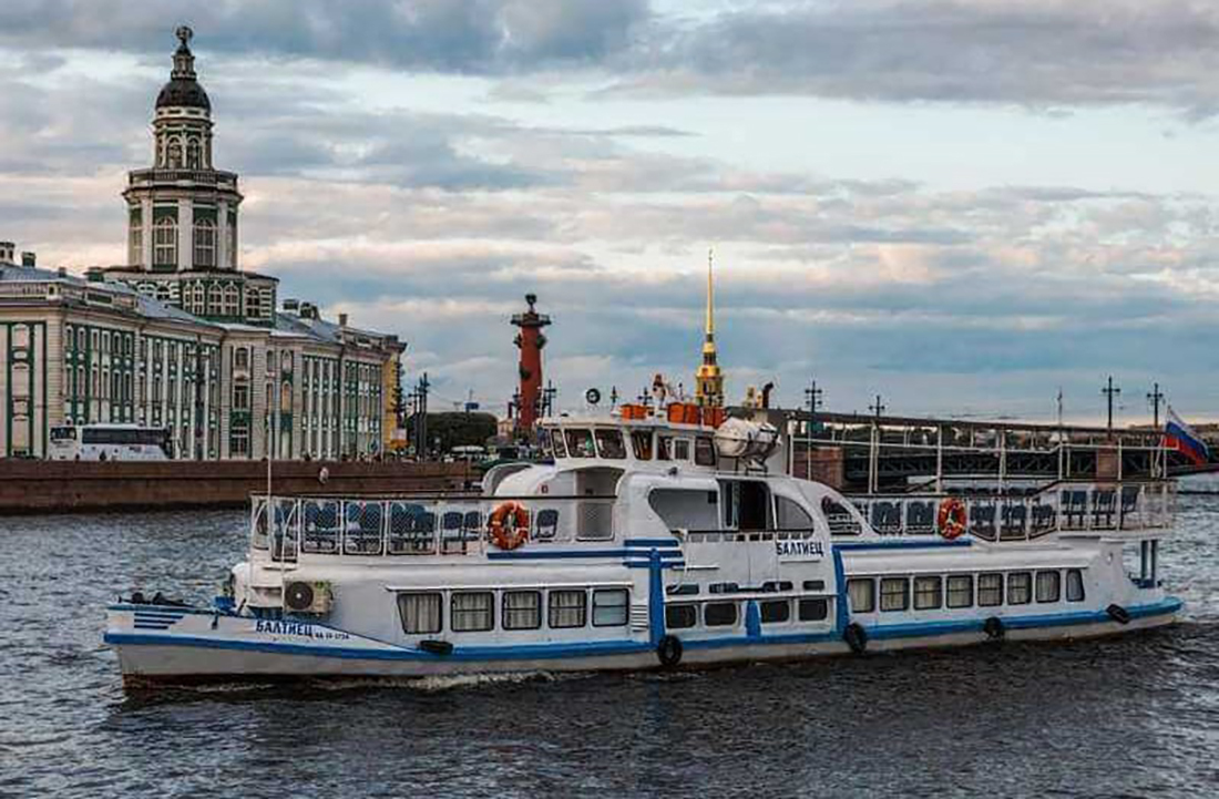 Теплоход Балтиец — аренда теплохода в СПб
