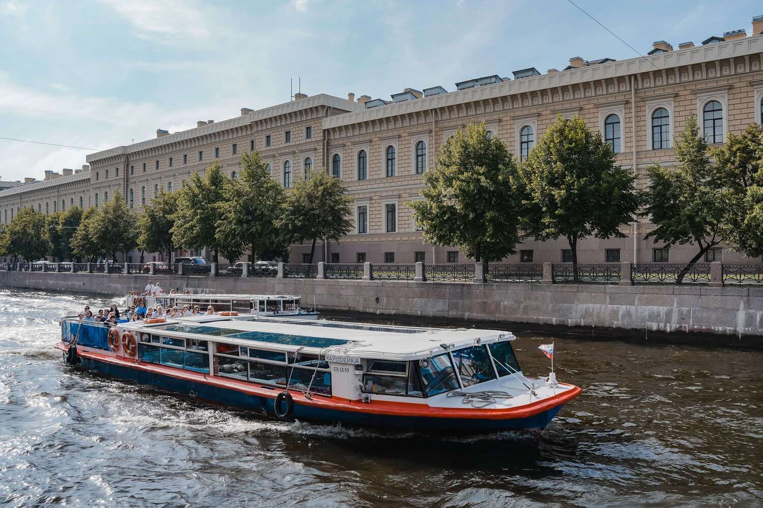 Теплоход Чародейка — аренда теплохода с капитаном СПб