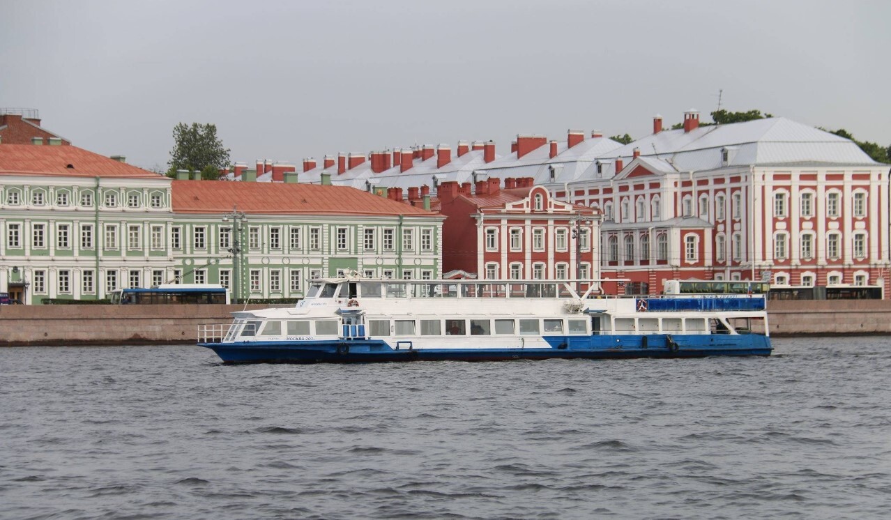 Теплоход Москва-201 Элемент — банкетный зал на теплоходе