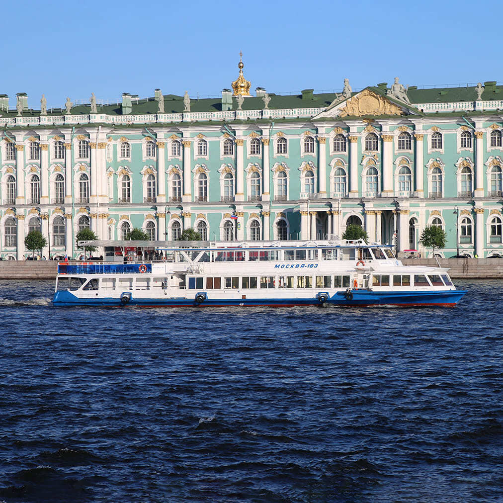 Теплоход Москва 183 — аренда теплохода с капитаном СПб