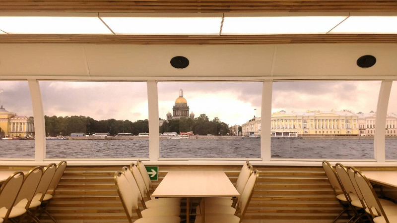 Теплоход Мрия — интерьер салона теплохода