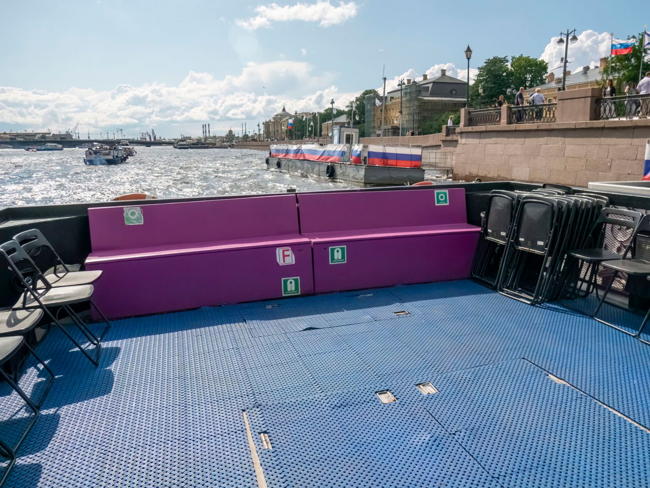 Теплоход Переяслав — банкетный зал на теплоходе