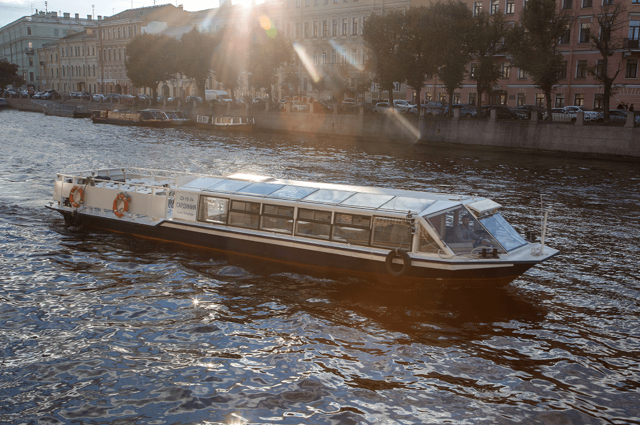 Теплоход Сардиния — аренда в Петербурге