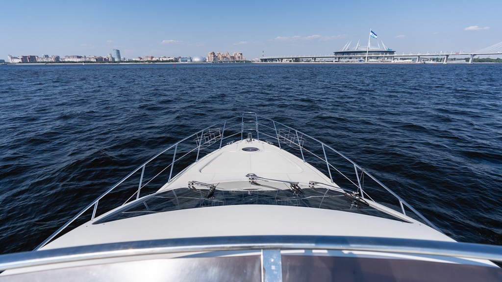 Яхта Азимут 55 / Azimut 55 — зона отдыха на яхте