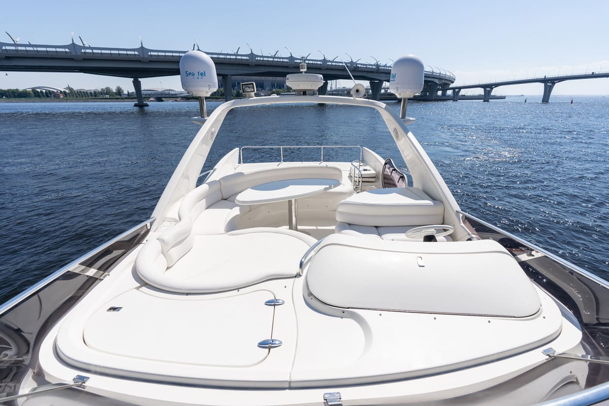 Яхта Азимут 55 / Azimut 55 — яхта для праздника в Петербурге