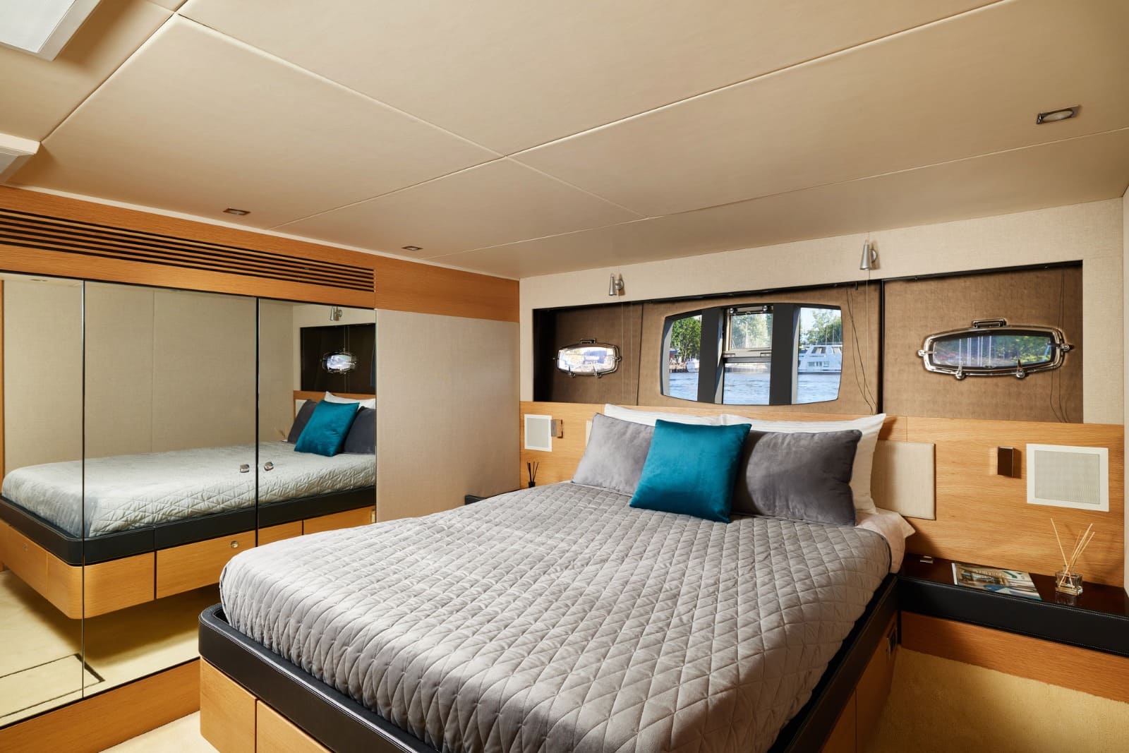 Яхта Фаирлайн 65 / Fairline 65 (Санглара) — аренда яхты с экипажем СПб