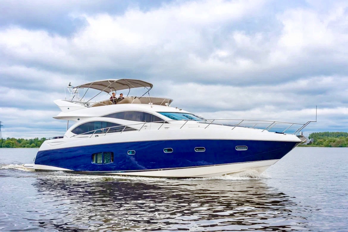 Яхта Sunseeker Pallada 70 — зона отдыха на яхте